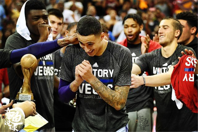 九游体育-穆古鲁扎回归赛场,关键助攻首场状态亮眼,瑞士队观众沸腾!的简单介绍